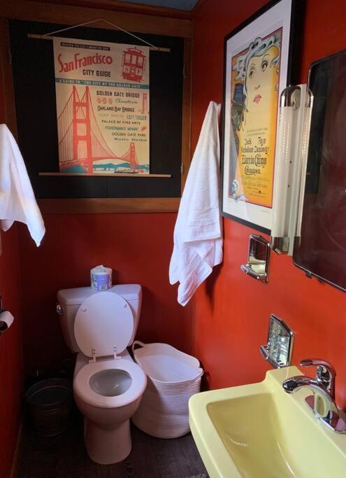 Southeast Portland Comfy & Eclectic Craftsman Home 외부 사진