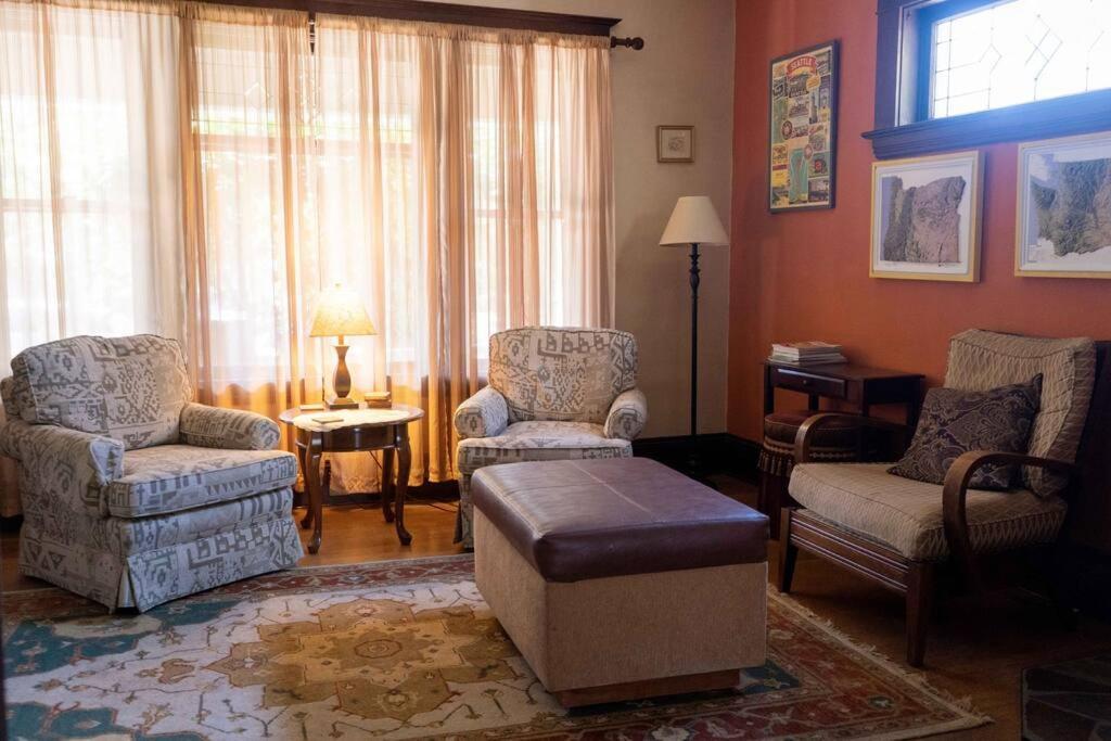 Southeast Portland Comfy & Eclectic Craftsman Home 외부 사진