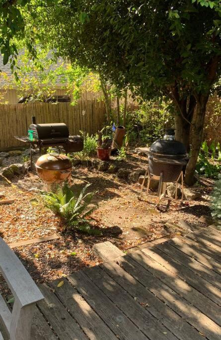 Southeast Portland Comfy & Eclectic Craftsman Home 외부 사진
