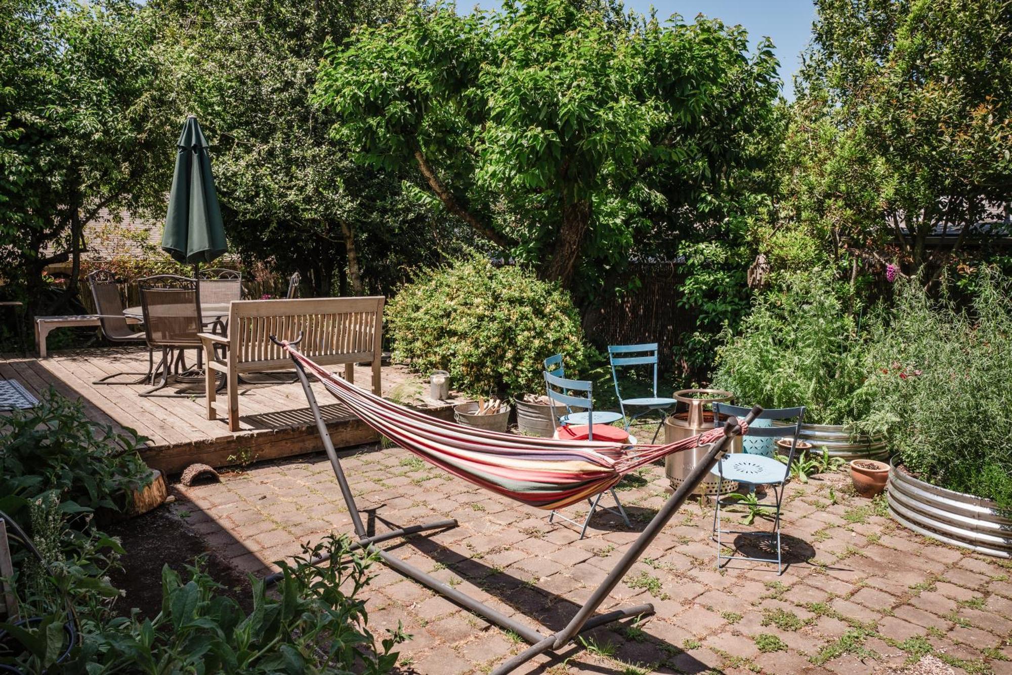 Southeast Portland Comfy & Eclectic Craftsman Home 외부 사진