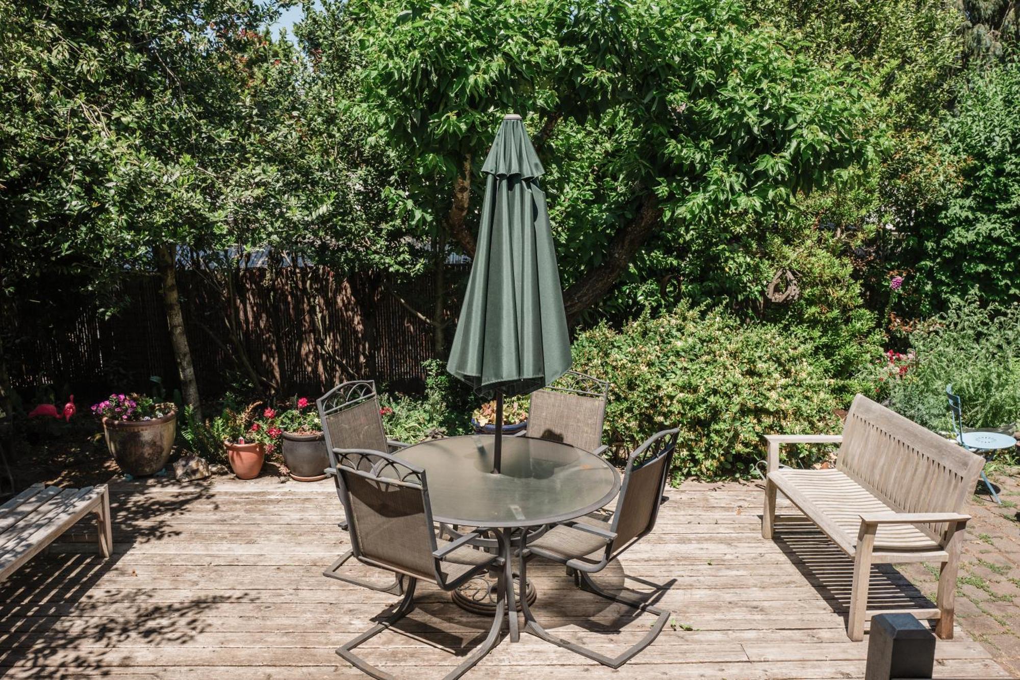 Southeast Portland Comfy & Eclectic Craftsman Home 외부 사진