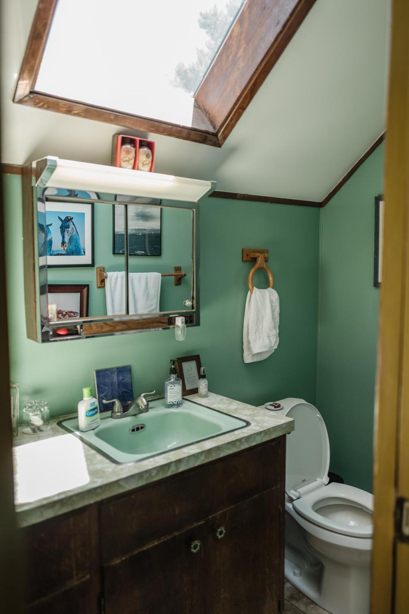 Southeast Portland Comfy & Eclectic Craftsman Home 외부 사진