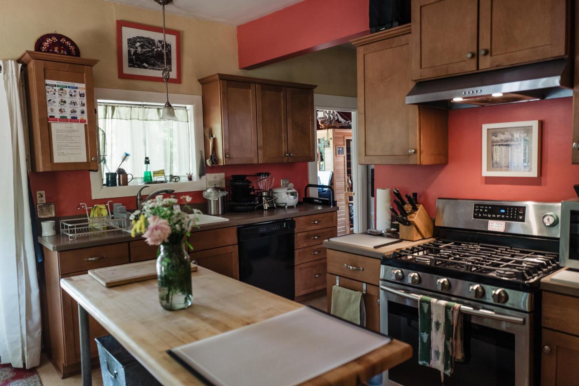 Southeast Portland Comfy & Eclectic Craftsman Home 외부 사진